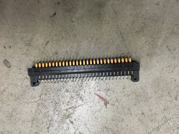 Electrical Receptacle Connector NSN:5935-01-020-9574 P/N:200361-01 Model:77C712608-1