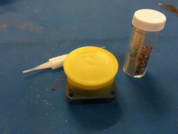 Military Spec Electrical Receptacle Connector Model:MS27499E22B35P NSN:5935-00-090-8256